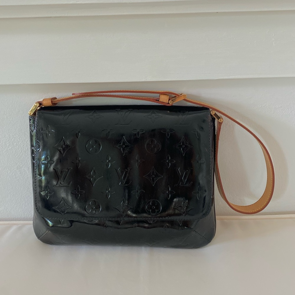 Louis Vuitton patent leather handbag (Thompson St)